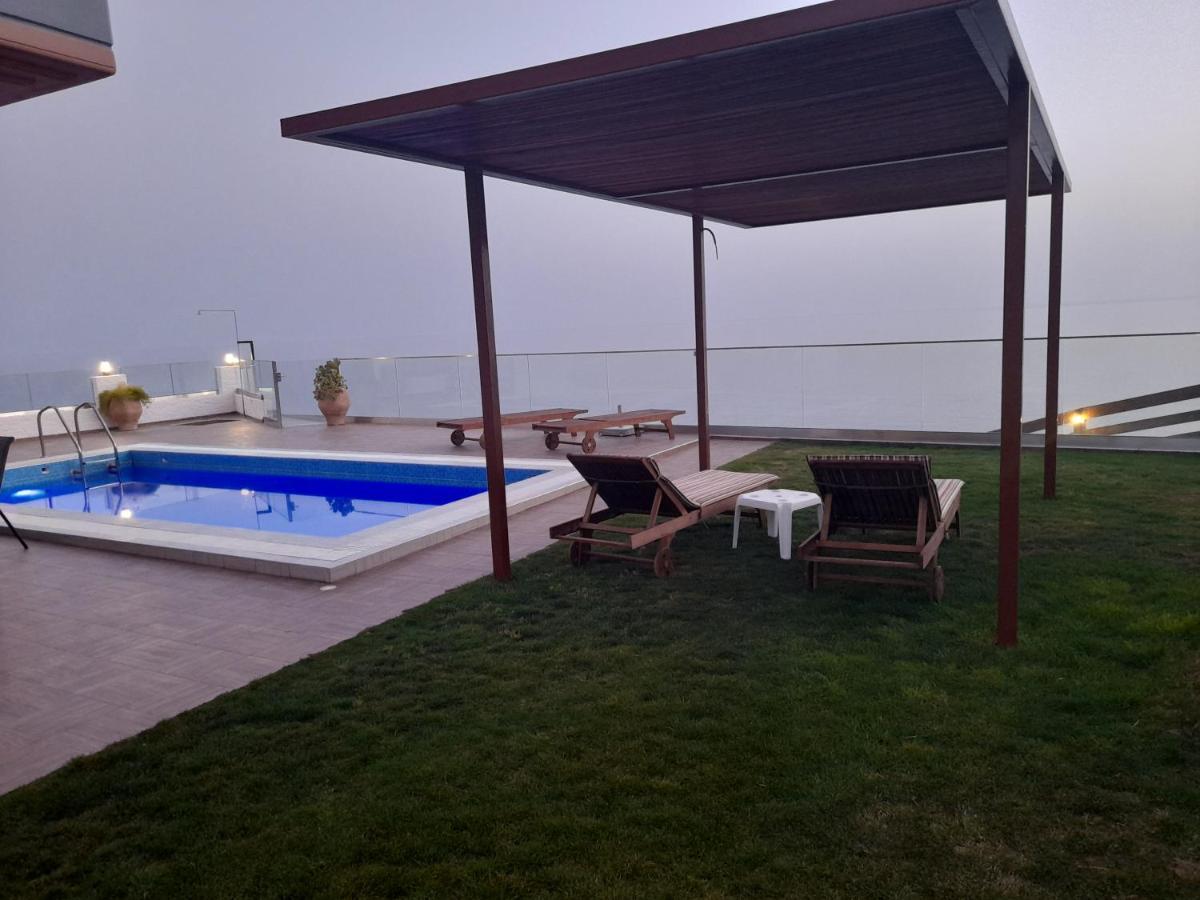 Paradise Villa *
